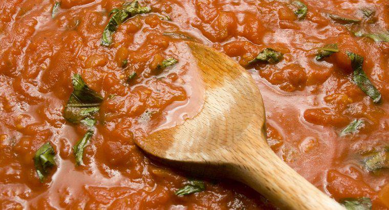 Quelle est la différence entre la marinara et la sauce à spaghetti ?
