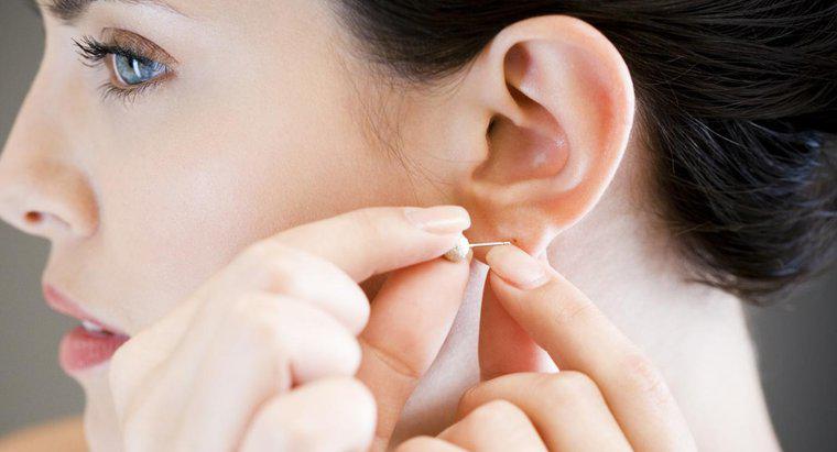 Quelle est la signification d'une boucle d'oreille dans l'oreille gauche ?