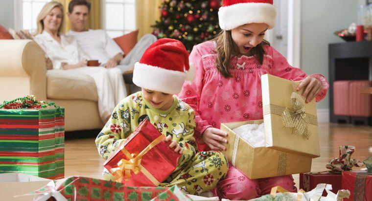 Où est-il possible d'obtenir des cadeaux de Noël gratuits pour les enfants ?