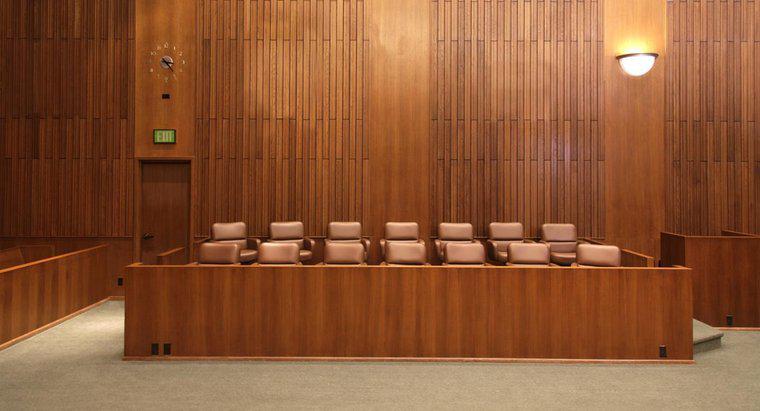 Quand les femmes ont-elles été autorisées pour la première fois dans les jurys?