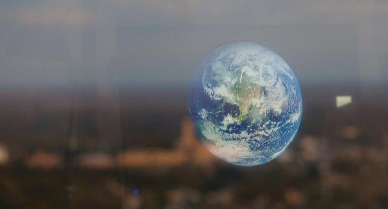 Pourquoi la vue globale de la Terre est-elle différente de la vue cartographique ?