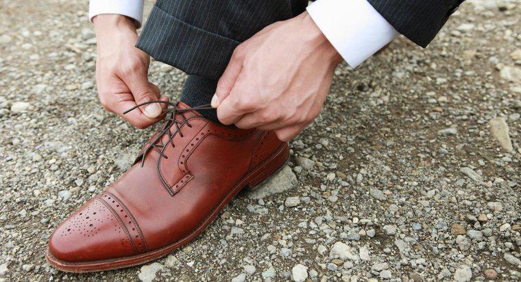 Quelle est la meilleure façon d'étirer les chaussures en cuir ?