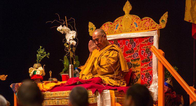 Comment appelle-t-on un prêtre bouddhiste ?