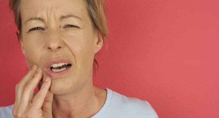 Qu'est-ce qui peut causer des douleurs dentaires en mordant ?