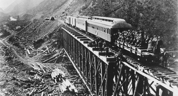 Qu'était le chemin de fer transcontinental?
