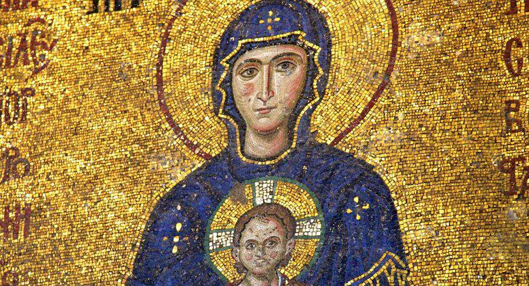 Pourquoi la Vierge Marie porte-t-elle du bleu ?